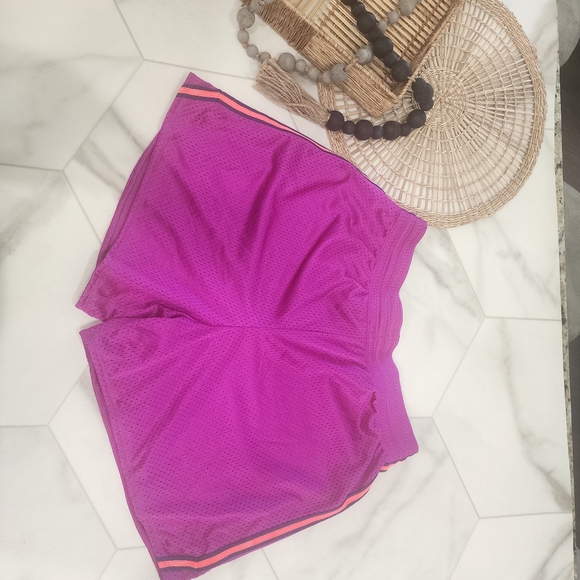 [ Nike] dry fit womens size Medium,  CUTEST purple & orangish/ pink  sportshorts - Picture 10 of 16